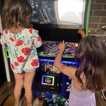 Colab Public House - Girls playing arcade games - Brewpubs Near Me - Vista, California