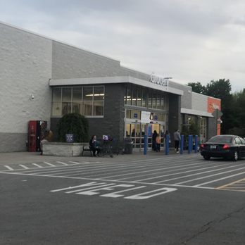 Walmart Supercenter - Exterior - Department Stores Near Me - Louisville, Kentucky