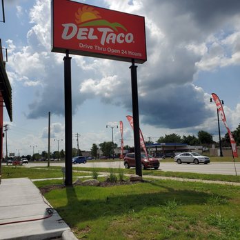 Del Taco - a sign for a del taco restaurant - New Mexican Cuisine Near Me - Allen Park, Michigan Del Taco - a sign for a del taco restaurant - New Mexican Cuisine Near Me - Allen Park, Michigan