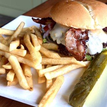 CB Kitchen - Bacon cheeseburger - Burgers Near Me - Willows, California