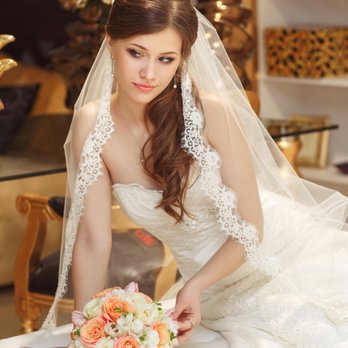 Bride Updo Hairstyle And Makeup For En Vogue Bridal Hair Yelp