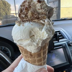 La Flor de La Michoacana - Double scoop: Walnut (fantastic) and Tequila