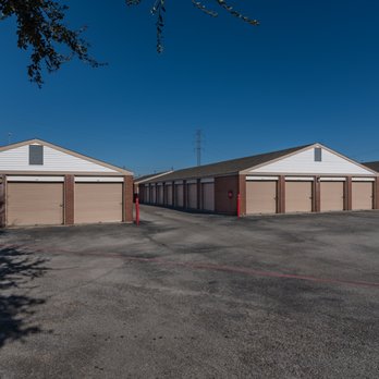 U-Stor Harry Hines - Self Storage Near Me - Dallas, Texas U-Stor Harry Hines - Self Storage Near Me - Dallas, Texas