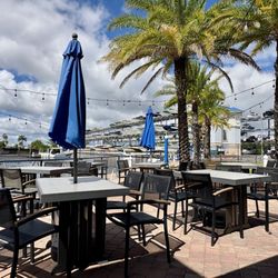 Deep Lagoon Seafood and Oyster House - Outdoor patio