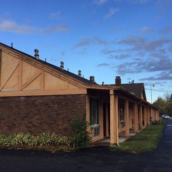 Mark Twain Motor Inn - This old Inn is big. They have ample land. - Hotels Near Me - Elmira, New York