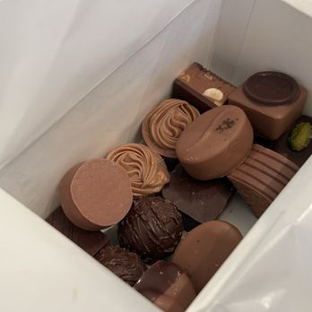 Läderach - Packaging is ridiculous, no presentation at all - Chocolatiers & Shops Near Me - Bellevue, Washington Läderach - Packaging is ridiculous, no presentation at all - Chocolatiers & Shops Near Me - Bellevue, Washington