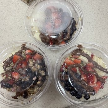 Jamba - topping ratios aren't even the same.if you didn't want to make me a bowl just say so rather than putting out something so shitty. - Juice Bars & Smoothies Near Me - Kailua, Hawaii