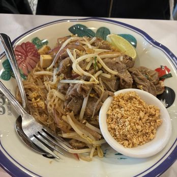 555 Boat Noodles - Beef Pad Thai with peanuts on the side - Thai Near Me - North York, Ontario