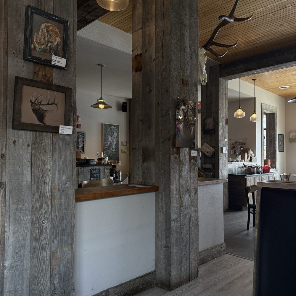 Wonderland Cafe & Lodge - Cafes Near Me - Gardiner, Montana Wonderland Cafe & Lodge - Cafes Near Me - Gardiner, Montana