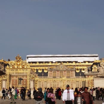 Château de Versailleo - Outside the gates of the Château de Versailles. - Landmarks & Historical Buildings Near Me - Versailles, 78 Château de Versailleo - Outside the gates of the Château de Versailles. - Landmarks & Historical Buildings Near Me - Versailles, 78