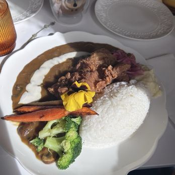 The Royale - Curry chicken with rice and veggies - Breakfast & Brunch Near Me - Pleasant Hill, California The Royale - Curry chicken with rice and veggies - Breakfast & Brunch Near Me - Pleasant Hill, California