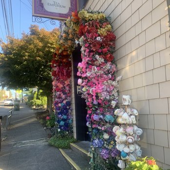 Queen Mary Tea Emporium - Cute decorations - Tea Rooms Near Me - Seattle, Washington