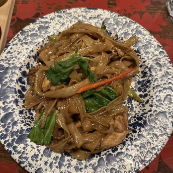 Rosa’s Thai Cafe - Pad See Ewe with chicken - Thai Near Me - London, XGL Rosa’s Thai Cafe - Pad See Ewe with chicken - Thai Near Me - London, XGL