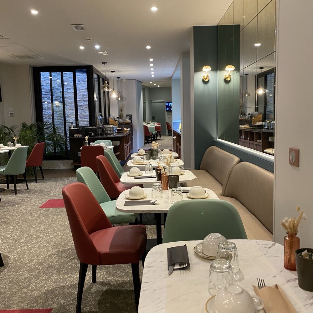 Le Grand Hôtel - Restaurant at the hotel with breakfast buffet in the morning - Hotels Near Me - Grenoble, 38