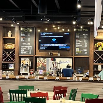 Mandolas Italian Kitchen - Italian Near Me - Oldsmar, Florida