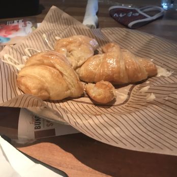 Cheddar's Scratch Kitchen - Honey Butter Croissants - American Near Me - Greenville, North Carolina