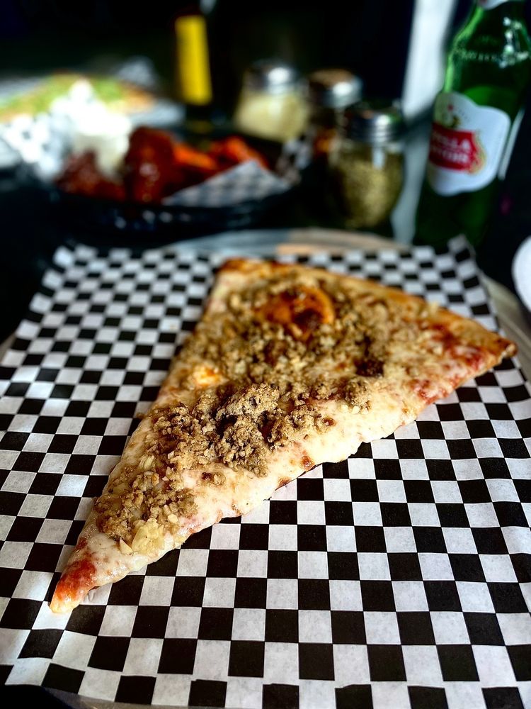 Social spots from Braazo Pizza