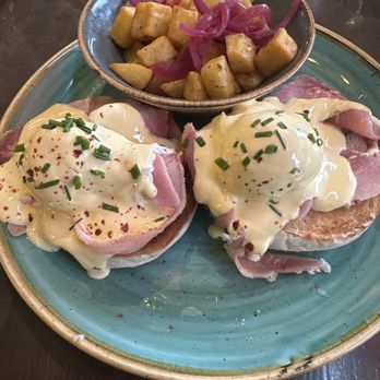 Bill's - Eggs Benedict with a side of fried potatoes - Modern European Near Me - London, XGL