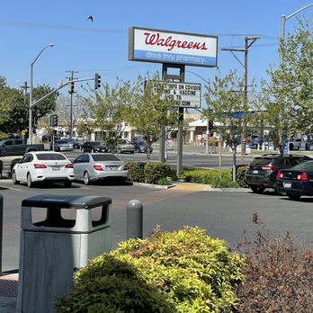 Walgreens - cars parked in a parking lot - Drugstores Near Me - Fresno, California Walgreens - cars parked in a parking lot - Drugstores Near Me - Fresno, California