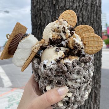 Midtown Creamery - S'mores flavor in a marshmallow bowl - Desserts Near Me - Miami, Florida Midtown Creamery - S'mores flavor in a marshmallow bowl - Desserts Near Me - Miami, Florida