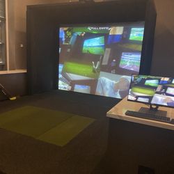 PAR BAR Topgolf Swing Suite - Golfing  area