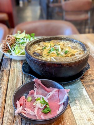 Bamee Tee - Vietnamese Sandwiches, Milk Teas, & Snacks by null