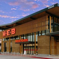 H-E-B - H-E-B Frisco at sunset