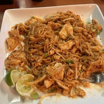 Noom Thai Bistro - Chicken Pad Thai - Thai Near Me - Jacksonville, Florida Noom Thai Bistro - Chicken Pad Thai - Thai Near Me - Jacksonville, Florida
