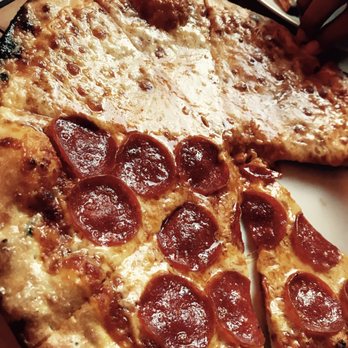 Leñas - Pizza pepperoni y queso - Pizza Near Me - Bayamón, Puerto Rico