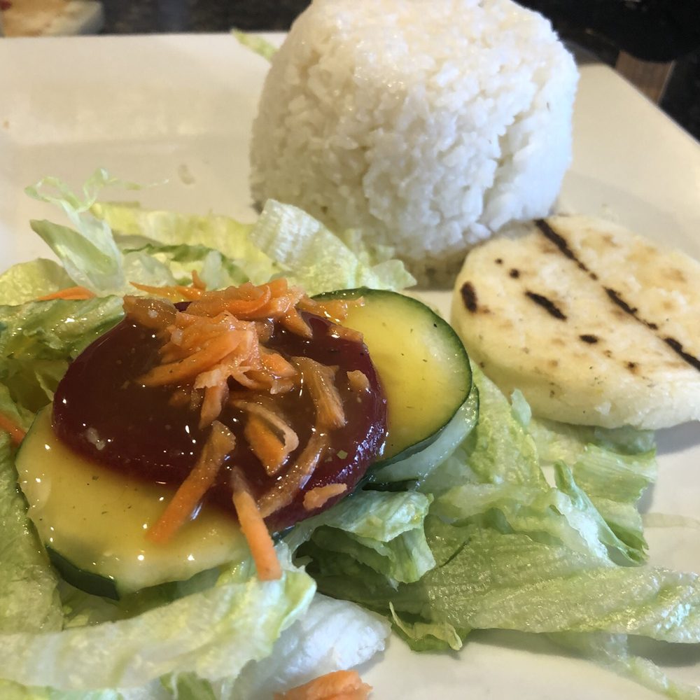 Mi Pueblo - Arroz blanco y ensalada - Colombian Near Me - Miami, Florida Mi Pueblo - Arroz blanco y ensalada - Colombian Near Me - Miami, Florida