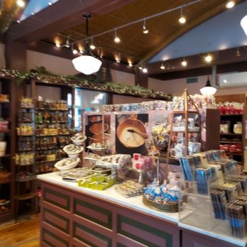 Harbor Candy Shop - Candy Stores Near Me - Ogunquit, Maine