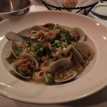 Rosebud on Rush - Linguini with white clam sauce.  Extra garlic - Italian Near Me - Chicago, Illinois