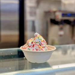 Palace Market - Soft serve - swirl with sprinkles
