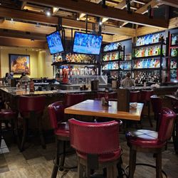 Lazy Dog Restaurant & Bar - Nice environment!