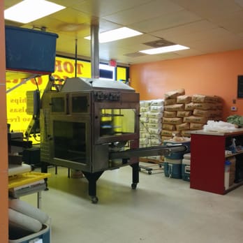 Tortillería Río Grande - Tortilla machine - Mexican Near Me - Austin, Texas