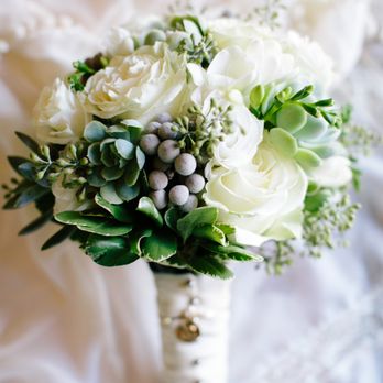 Elle Que Designs - One of Lynda's exquisite bouquets, crafted lovingly exactly to the bride's specifications. Photo by TJ Salsman. - Floral Designers Near Me
