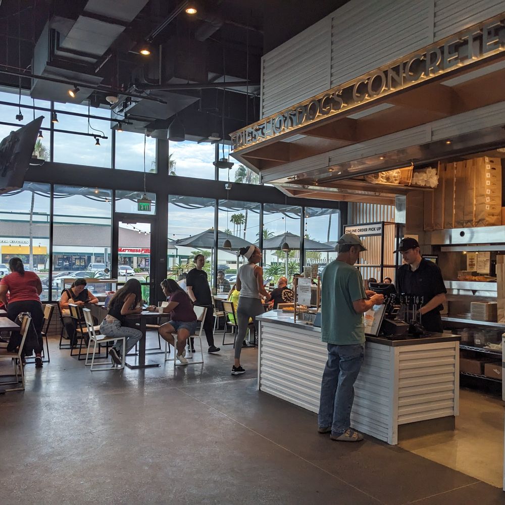 Shake Shack Long Beach - Burgers Near Me - Long Beach, California