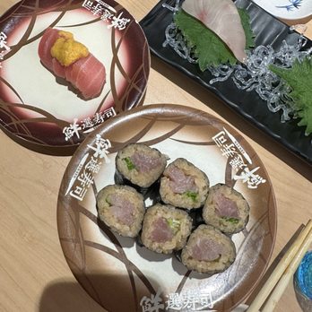Waka Sakura - Yellowtail roll - Conveyor Belt Sushi Near Me - Gardena, California