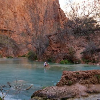 Havasu Falls - Nerd reading out in the middle of the river. So adorable. - Hiking Near Me Havasu Falls - Nerd reading out in the middle of the river. So adorable. - Hiking Near Me