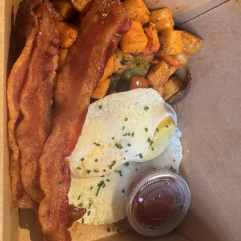 Prescott Market - Cafe Noir Eggs and Potato breakfast - Food Court Near Me - Oakland, California