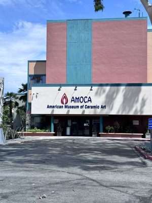 American Museum of Ceramic Art / AMOCA by null