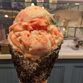 Bmore Licks - Peppermint stick in Oreo cone - Ice Cream & Frozen Yogurt Near Me - Baltimore, Maryland