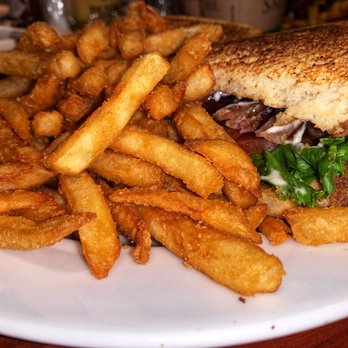 Snoqualmie Cafe & Deli - BLT + fries - Cafes Near Me - Snoqualmie, Washington
