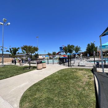 San Ramon Olympic Pool & Aquatic Park - Grass was filled with people by the first hour - Swimming Pools Near Me - San Ramon, California San Ramon Olympic Pool & Aquatic Park - Grass was filled with people by the first hour - Swimming Pools Near Me - San Ramon, California