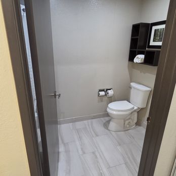 Best Western Plus Forest Park Inn - Hotels Near Me - Gilroy, California