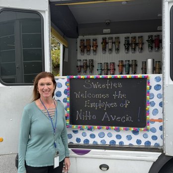 Sweeties Candy Bus - Food Trucks Near Me - Holliston, Massachusetts Sweeties Candy Bus - Food Trucks Near Me - Holliston, Massachusetts