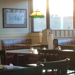 Pizza Hut - Dining area