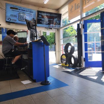 Express Tires and Auto Services - Lobby and customer service - Auto Repair Near Me - Seattle, Washington Express Tires and Auto Services - Lobby and customer service - Auto Repair Near Me - Seattle, Washington