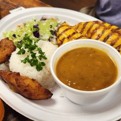 Que-Rico Colombian Flavors - Grilled chicken with plantains with rice and beans and plantains