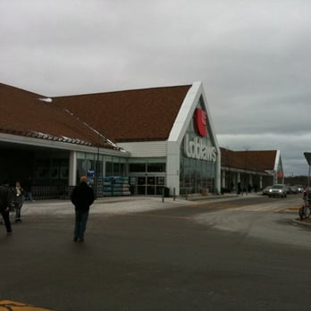 Loblaws Supermarkets - people walking in front of the store - Grocery Near Me - Toronto, Ontario Loblaws Supermarkets - people walking in front of the store - Grocery Near Me - Toronto, Ontario